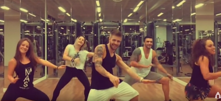 Ezen ámul most a világ! Már 29 millió ember látta ezt a pezsgő hangulatú táncot, vérpezsdítő zenére