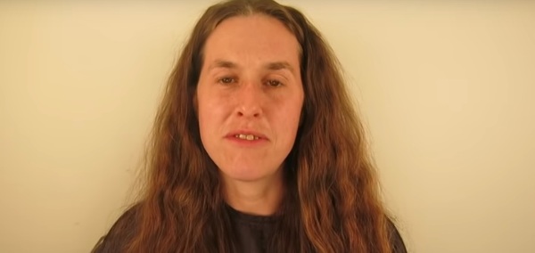 A bozontos hajú, ápolatlan hölgy gyökeres változást akart, ám még ő is teljesen elképedt, amikor megpillantotta új önmagát a tükörben