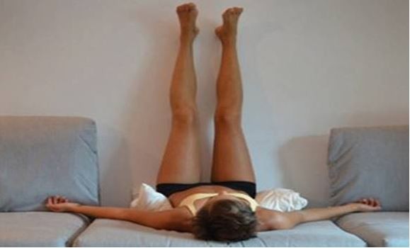 Napi NEGYEDÓRÁIG a falnak támasztom a lábam. Azóta mintha kicseréltek volna: