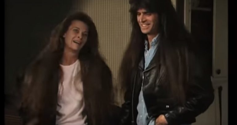 A pár évtizedekig nem merészkedett el a fodrászhoz, az 1980-as évekből visszamaradt, Bundesliga-frizura szerű hajuk volt. Miután a fodrász kezelésbe vette őket, mintha nem is ugyanők lettek volna: