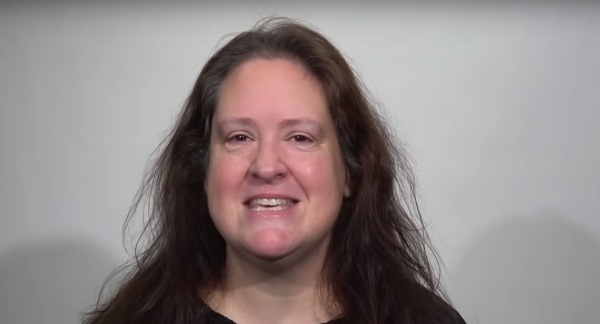 Egy állásinterjú miatt be akarta festetni a haját. Idő kellett, míg felfogta, mennyit változott: