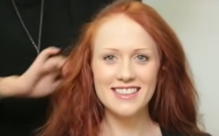 Nehéz döntést hozott a lány: rövidre vágatja szépséges, hosszú haját. A fodrásztól kilépve minden tekintet rászegeződik: