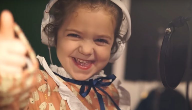 Az 5 éves kislány rázendít Sinatra dalára: a fél világ hallgatja lélegzetvisszafojtva, olyan tehetséges