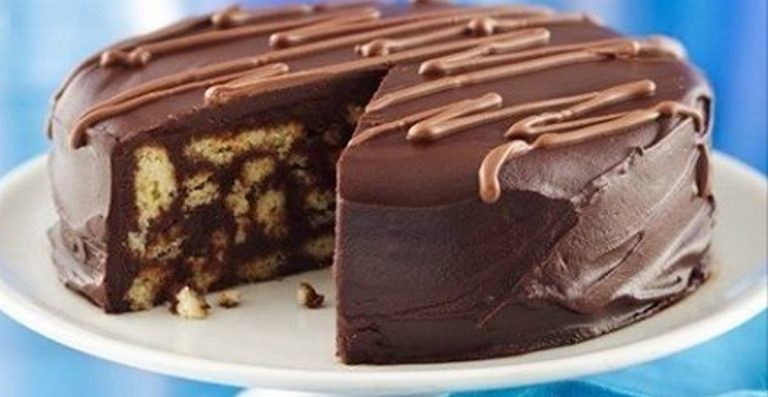 Sütés nélkül elkészíthető és csupán vaj, tejszín, keksz és csokoládé kell hozzá, mégis olyan ízletes nyalánkság, mintha jó tündér sütötte volna