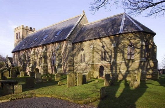 Az ifjú pár megvett egy 20 éve üresen álló templomot. A barátaik eleinte csak nevettek rajtuk, de földbe gyökerezett a lábuk, amikor meglátták belülről!