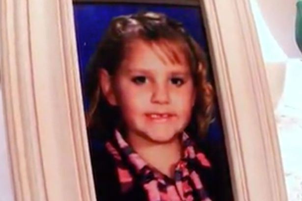 3 mázsás traktorkerék alá szorult a kislány. Mikor a kómából magához tért, vérfagyasztó dolgot mondott