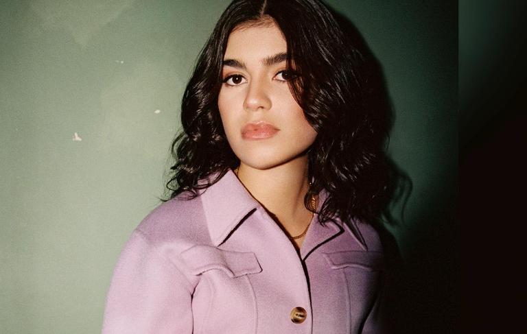 A világhírű énekesnek 20 év kellett, hogy beismerje, hogy ez a szépséges hölgy az ő lánya. Ezzel pedig még valamiről lehullott a lepel