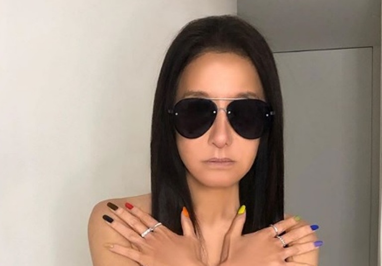 Csúnyán lebukott a 71 éves bombázó: pedig már milliók kezdték elhinni, hogy nem fog rajta az idő