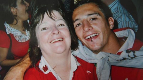 Eszméletlen! „Végre valaki megölte a fiamat”- lelkendezett az anya.