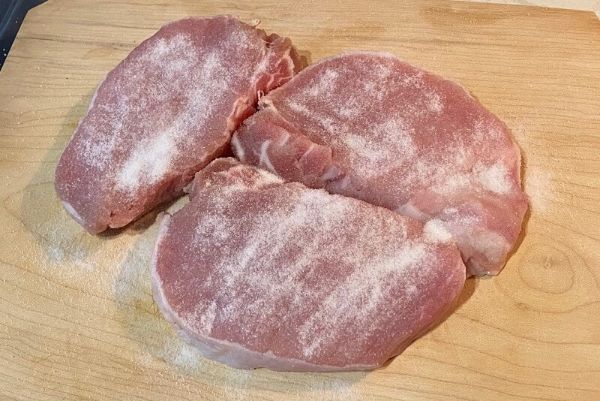 Szódabikarbónát hintett a húsra a sütés előtt: mióta megmutatta, csak így csinálom!