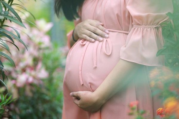 Kiborult a szülőszoba: a 2 napos szülés után mindenki lesápadt, amikor benézett a lepedő alá