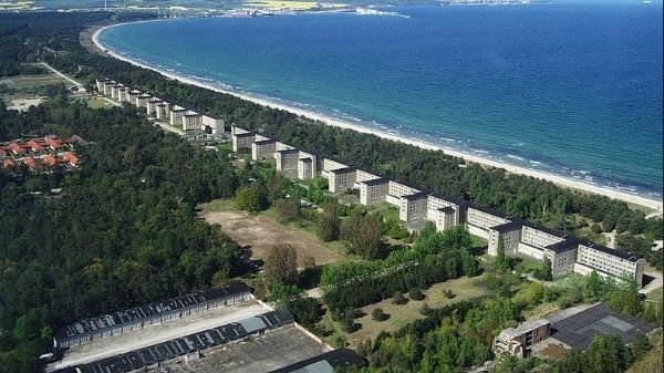 A tízezer szobás hotelóriás minden szobája tengerre néz, mellbevágó, miért nem volt soha egyetlen lakója!