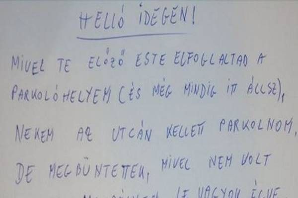 Nagyon-nagyon rossz helyen parkolt az idegen… reggel ezt a cetlit találta a szélvédőjén… reakciója mindenkit meglepett!