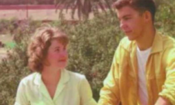 50 éve a lány apja elszakította a szerelmeseket egymástól. Nemrég újra találkoztak, és azonnal tudták, mit kell tenniük