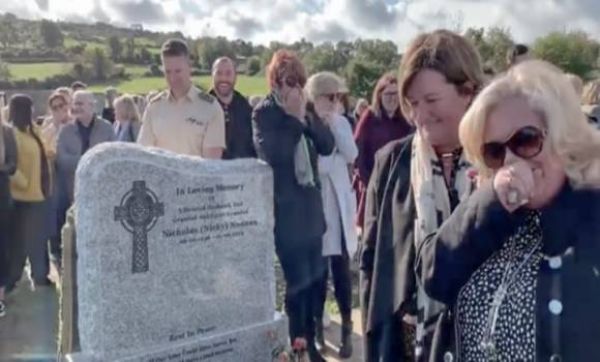 Meghalt a nagypapa, de a temetésen mindenki szakadt a nevetéstől – Ha megtudod miért, nem hiszel a szemednek!