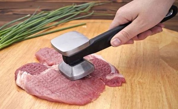 A családom már unta a hagyományos rántott húst, bevetettem egy merész panírozási trükköt és bejött: azóta csak ezt kérik