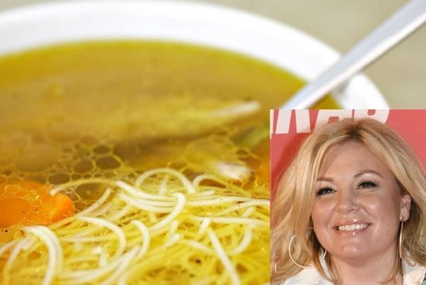 Ilyen a tökéletes leves! Liptai Claudia elárulta a húslevesének a titkát. Elképesztő, hogy mitől lesz kristálytiszta a levese