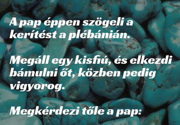 VICC: A pap szögeli a kerítést, egy kisfiú elkezdi vigyorogva bámulni