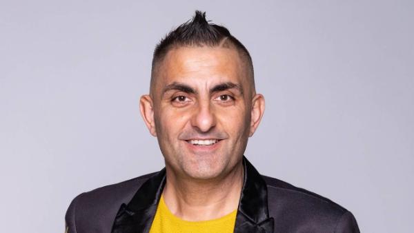 Végre kiderült, hogy annak idején ki fedezte fel Gáspár Győzőt! Hajdani mentora azt is elmondta, milyen fiúnak ismerte meg a későbbi showmant. Az akkor készült régi képein fetrengünk a röhögéstől. Íme!