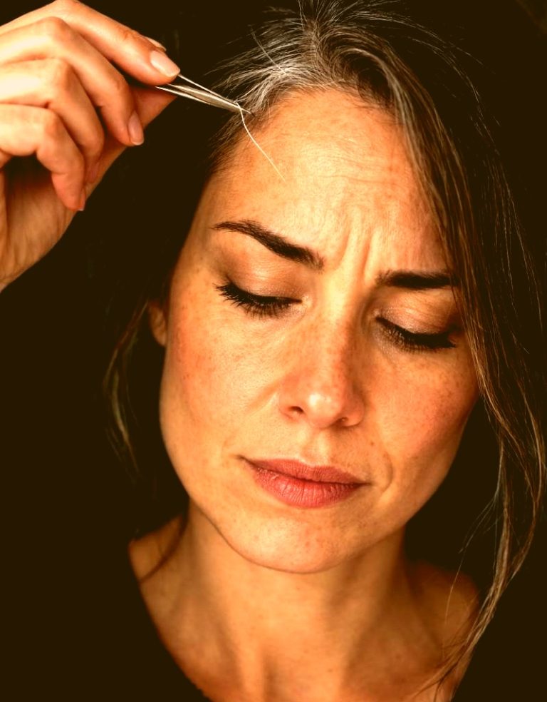 Emiatt veszélyes, ha kitéped az ősz hajszálaidat: a legtöbben nem is tudnak róla